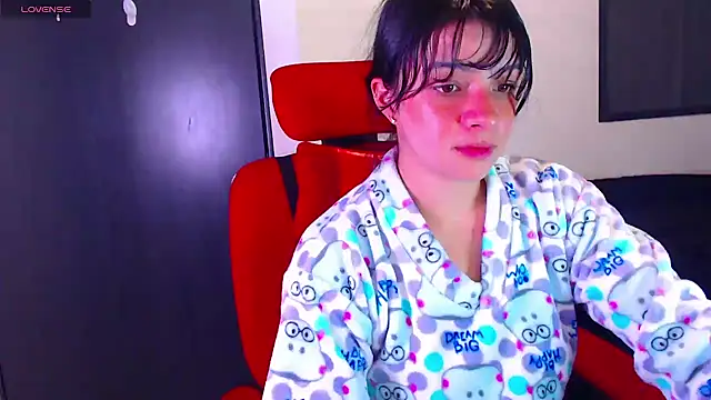 Snapshot of Vannessa__Shy chatting on 10-13-25, 10:54 Vannessa  Shy online show from 10-13-25, 10:54