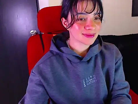 Snapshot of Vannessa__Shy chatting on 10-19-25, 12:33 Vannessa  Shy online show from 10-19-25, 12:33