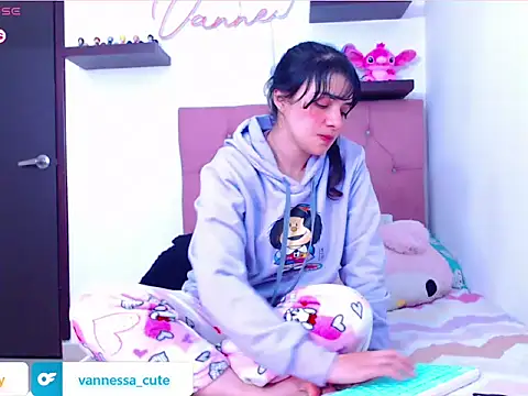 Snapshot of Vannessa__Shy chatting on 10-23-25, 01:27 Vannessa  Shy online show from 10-23-25, 01:27