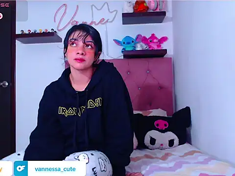 Snapshot of Vannessa__Shy chatting on 10-30-25, 11:05 Vannessa  Shy online show from 10-30-25, 11:05