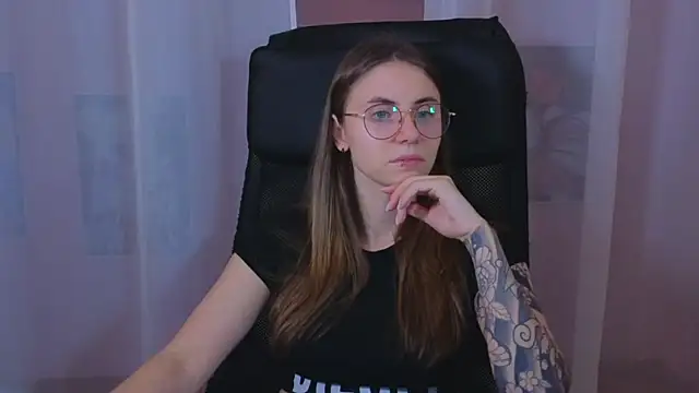  AnnaStark  online show from 03-05-25, 08:32