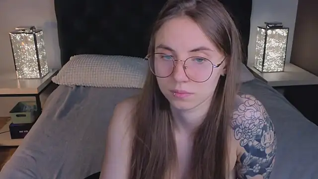  AnnaStark  online show from 09-18-25, 08:22