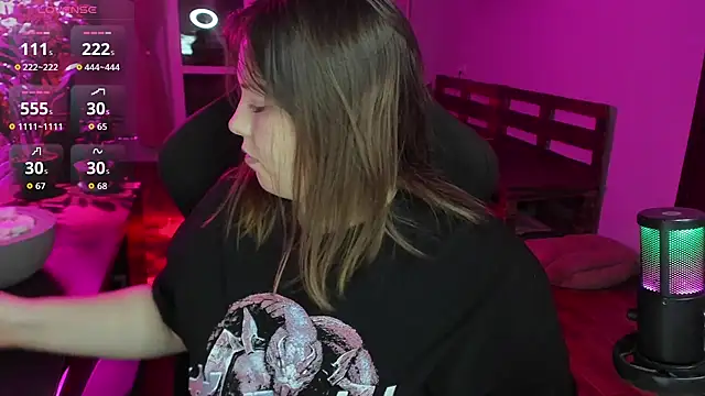 Snapshot of XNirvanaX chatting on 12-20-25, 04:19 XNirvanaX online show from 12-20-25, 04:19