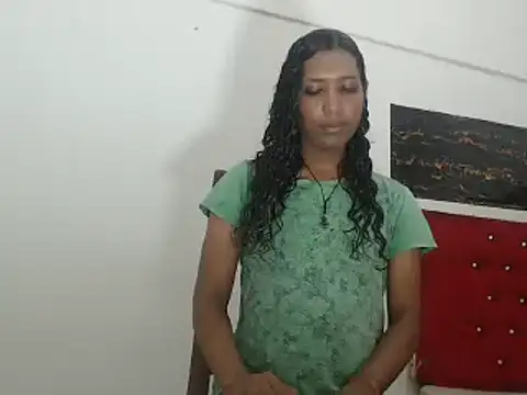 Snapshot of shairaStarr chatting on 12-12-24, 03:05 shairaStarr online show from 12-12-24, 03:05