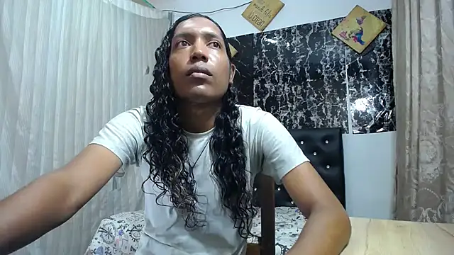 Snapshot of shairaStarr chatting on 02-19-25, 03:27 shairaStarr online show from 02-19-25, 03:27