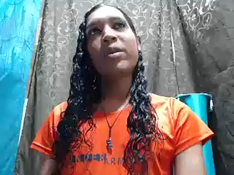 Snapshot of shairaStarr chatting on 09-09-25, 01:32 shairaStarr online show from 09-09-25, 01:32