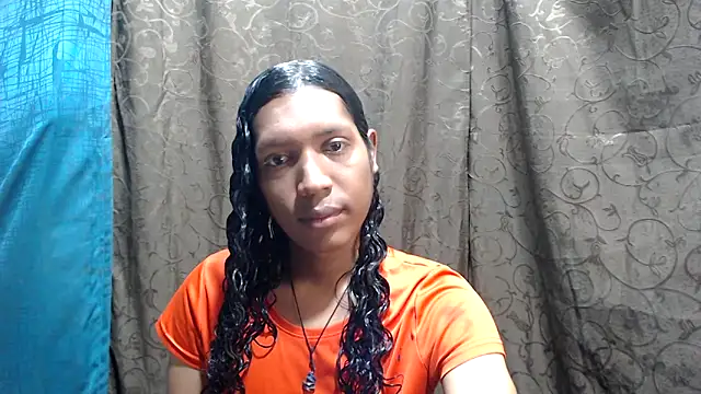 Snapshot of shairaStarr chatting on 10-01-25, 01:39 shairaStarr online show from 10-01-25, 01:39