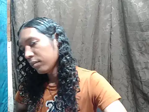 Snapshot of shairaStarr chatting on 10-02-25, 02:51 shairaStarr online show from 10-02-25, 02:51