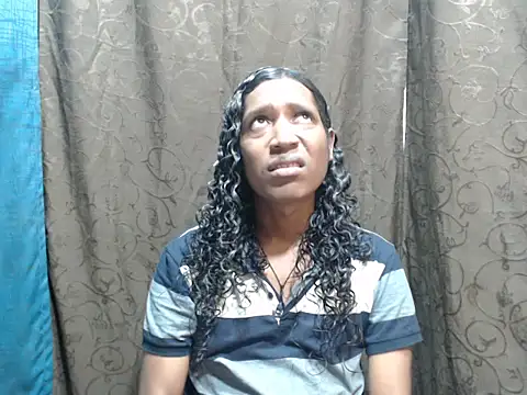 Snapshot of shairaStarr chatting on 10-03-25, 03:03 shairaStarr online show from 10-03-25, 03:03