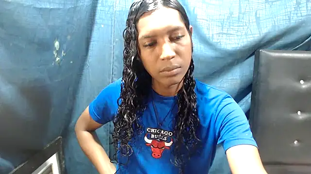 Snapshot of shairaStarr chatting on 10-09-25, 02:04 shairaStarr online show from 10-09-25, 02:04
