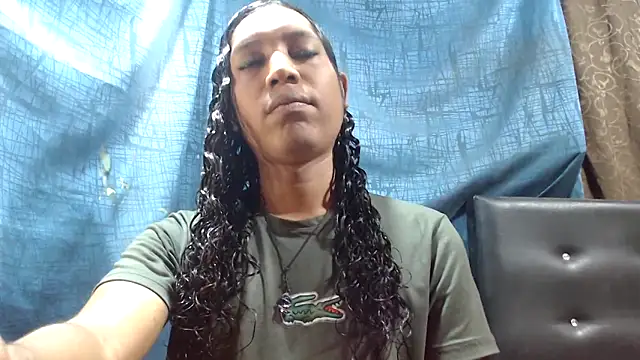 Snapshot of shairaStarr chatting on 10-15-25, 01:55 shairaStarr online show from 10-15-25, 01:55