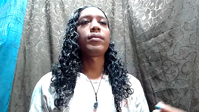 Snapshot of shairaStarr chatting on 10-16-25, 01:23 shairaStarr online show from 10-16-25, 01:23