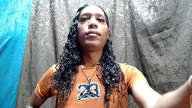 Snapshot of shairaStarr chatting on 10-17-25, 01:53 shairaStarr online show from 10-17-25, 01:53