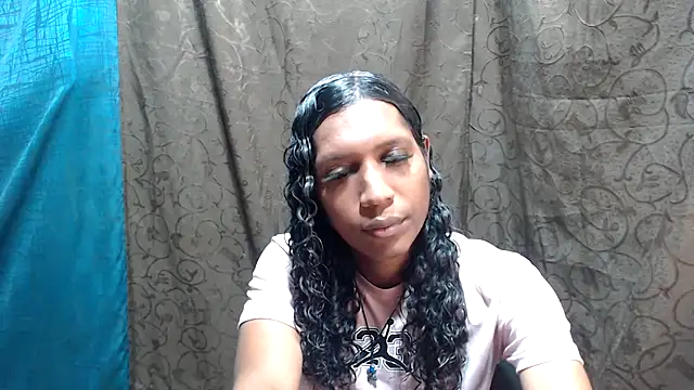 Snapshot of shairaStarr chatting on 10-19-25, 06:47 shairaStarr online show from 10-19-25, 06:47