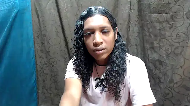 Snapshot of shairaStarr chatting on 10-19-25, 06:52 shairaStarr online show from 10-19-25, 06:52