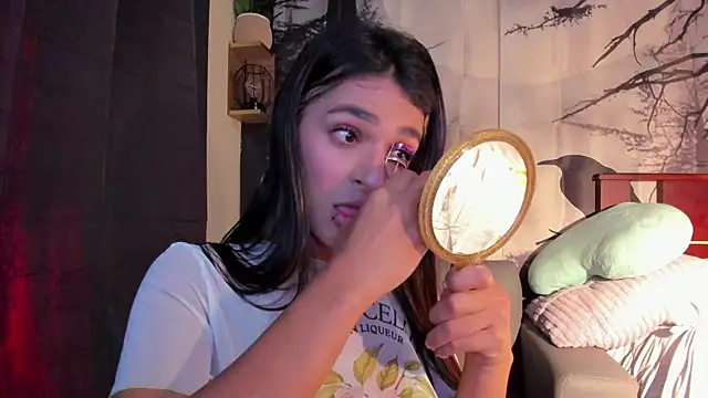 Snapshot of annyluna1 chatting on 12-15-25, 11:42 annyluna1 online show from 12-15-25, 11:42