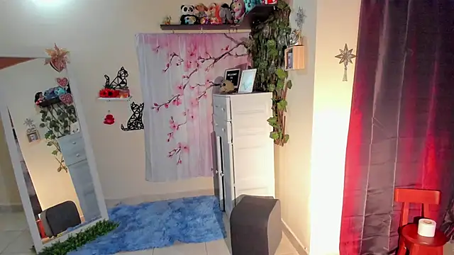 Snapshot of annyluna1 chatting on 12-17-25, 12:05 annyluna1 online show from 12-17-25, 12:05