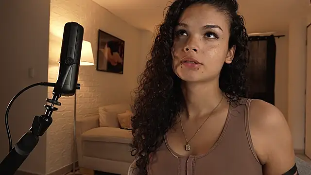 Snapshot of GiaFaaris chatting on 10-24-25, 03:08 GiaFaaris online show from 10-24-25, 03:08