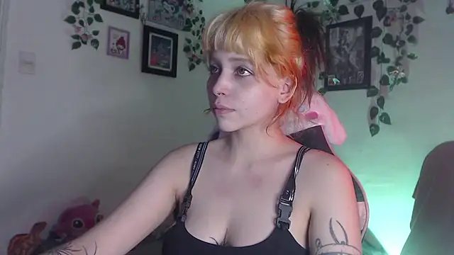 Snapshot of MaryJannes chatting on 12-23-24, 05:17 MaryJannes online show from 12-23-24, 05:17