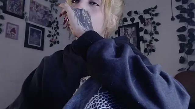 Snapshot of MaryJannes chatting on 01-03-25, 04:59 MaryJannes online show from 01-03-25, 04:59