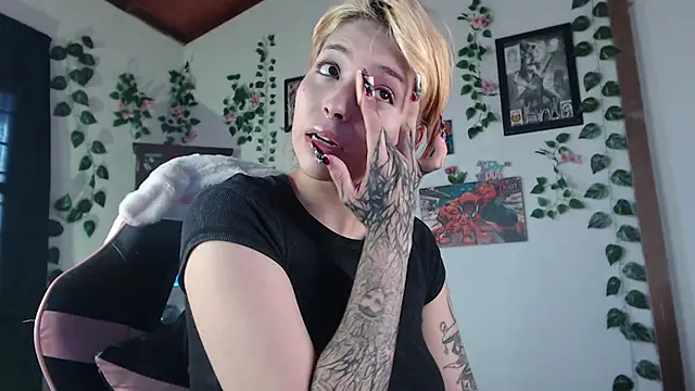 Snapshot of MaryJannes chatting on 02-08-25, 06:55 MaryJannes online show from 02-08-25, 06:55