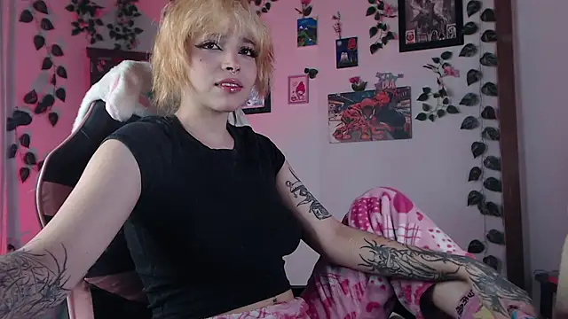 Snapshot of MaryJannes chatting on 02-09-25, 10:00 MaryJannes online show from 02-09-25, 10:00