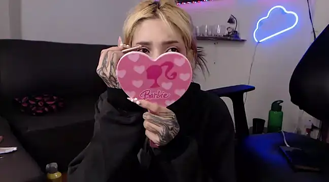 Snapshot of MaryJannes chatting on 03-06-25, 05:03 MaryJannes online show from 03-06-25, 05:03