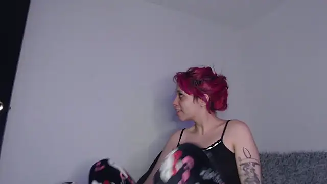 Snapshot of MaryJannes chatting on 10-13-25, 08:14 MaryJannes online show from 10-13-25, 08:14