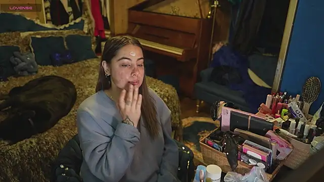 VanessaDoyle online show from 09-18-25, 01:40