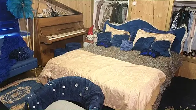 VanessaDoyle online show from 12-21-25, 10:11