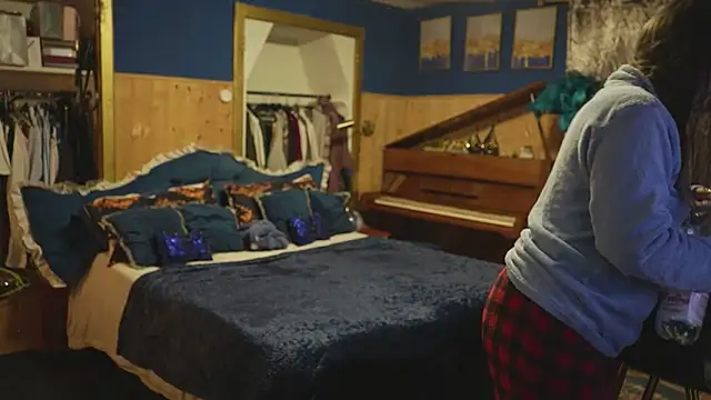 VanessaDoyle online show from 04-15-26, 09:04