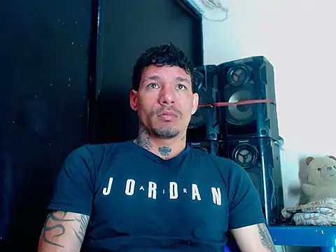 Snapshot of sebas_bigcock69 chatting on 02-12-25, 12:44 sebas bigcock69 online show from 02-12-25, 12:44