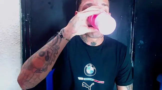 Snapshot of sebas_bigcock69 chatting on 02-18-25, 01:32 sebas bigcock69 online show from 02-18-25, 01:32