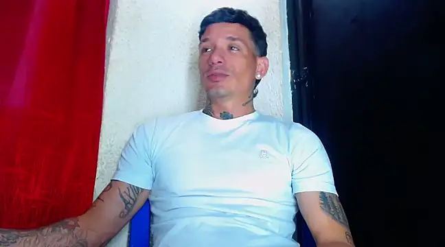 Snapshot of sebas_bigcock69 chatting on 02-19-25, 04:55 sebas bigcock69 online show from 02-19-25, 04:55