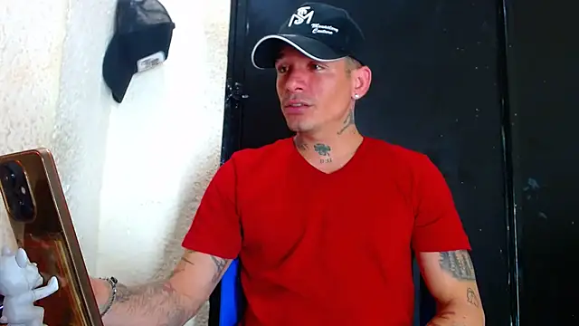 Snapshot of sebas_bigcock69 chatting on 03-22-25, 04:03 sebas bigcock69 online show from 03-22-25, 04:03