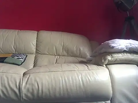 Snapshot of louh261 chatting on 10-22-25, 07:52 louh261 online show from 10-22-25, 07:52