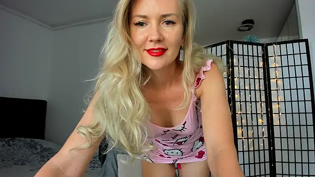 Snapshot of YourFire_ chatting on 08-06-26, 12:18 YourFire online show from 08-06-26, 12:18