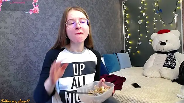 KateJonson online show from 10-22-25, 06:35