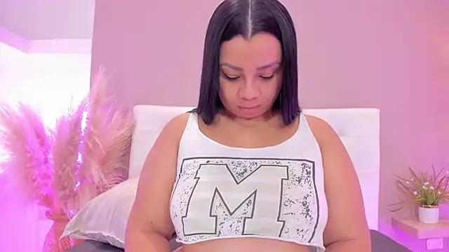 Snapshot of MelanyShayk chatting on 01-25-25, 01:41 MelanyShayk online show from 01-25-25, 01:41