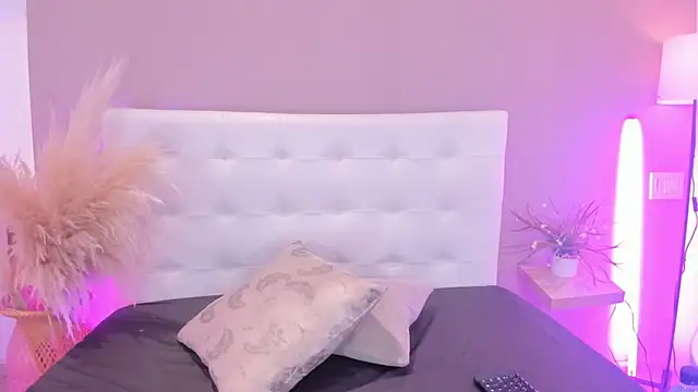 Snapshot of MelanyShayk chatting on 03-12-25, 02:56 MelanyShayk online show from 03-12-25, 02:56