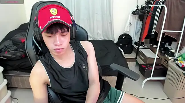 Snapshot of Lightjt04 chatting on 03-14-25, 01:02 Lightjt04 online show from 03-14-25, 01:02