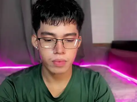 Snapshot of Lightjt04 chatting on 09-18-25, 07:05 Lightjt04 online show from 09-18-25, 07:05