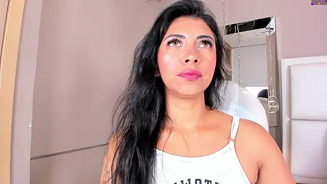 Snapshot of _BunnyNaugthy chatting on 02-14-25, 12:03 BunnyNaugthy online show from 02-14-25, 12:03