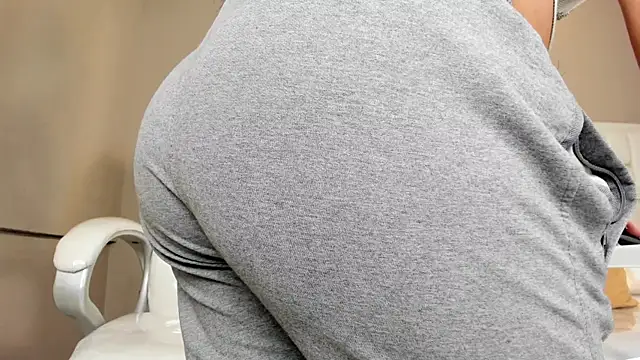 Snapshot of _BunnyNaugthy chatting on 09-10-25, 12:05 BunnyNaugthy online show from 09-10-25, 12:05