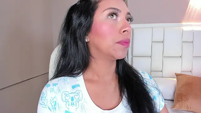 Snapshot of _BunnyNaugthy chatting on 10-07-25, 12:24 BunnyNaugthy online show from 10-07-25, 12:24