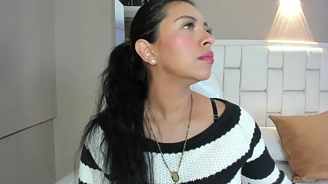 Snapshot of _BunnyNaugthy chatting on 10-18-25, 12:06 BunnyNaugthy online show from 10-18-25, 12:06