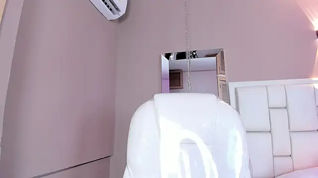 Snapshot of _BunnyNaugthy chatting on 10-21-25, 12:17 BunnyNaugthy online show from 10-21-25, 12:17