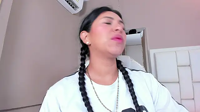 Snapshot of _BunnyNaugthy chatting on 10-22-25, 12:16 BunnyNaugthy online show from 10-22-25, 12:16