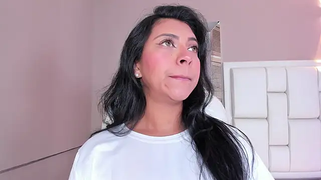 Snapshot of _BunnyNaugthy chatting on 10-29-25, 12:07 BunnyNaugthy online show from 10-29-25, 12:07