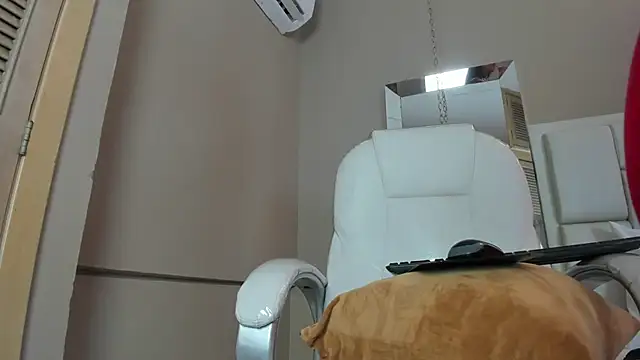 Snapshot of _BunnyNaugthy chatting on 11-18-25, 11:58 BunnyNaugthy online show from 11-18-25, 11:58